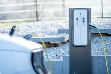 Borne de recharge pour véhicule électrique installée à domicile