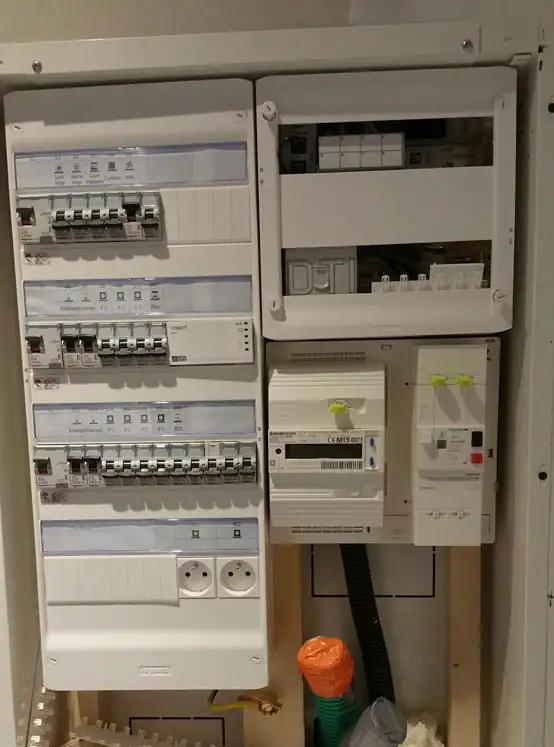 Tableau électrique remis aux normes par un électricien